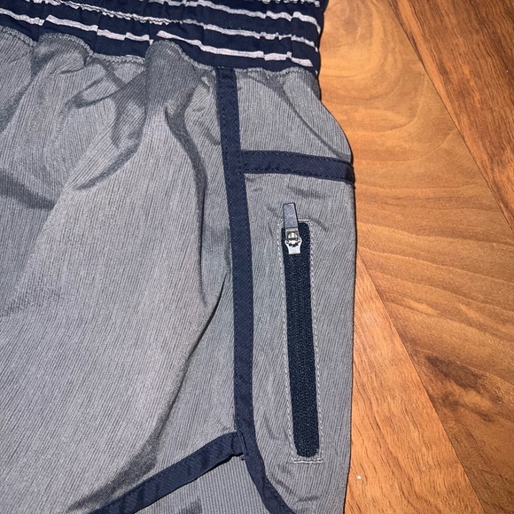 Lululemon size 8, 4” inseam - Picture 6 of 8